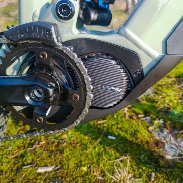 AC Deore Shimano EP8 moottori