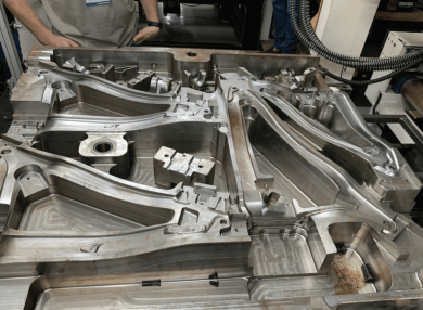 Pivot Switchblade muotti