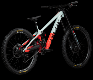 Pivot Phoenix Ride GX downhill-pyörä hiilikuiturungolla, mixed wheel -kiekoilla ja 210 mm takajoustolla. RED MINT