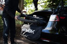 HIPLOK RIDE SHIELD auton tavaratilan suoja