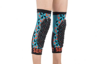 SERYT Youth Flow Knee Arlecchino Light Blue Red lasten suojat polkuajoon