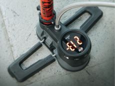 SKS Rennkompressor Suspension 400 PSI -iskaripumppu musta punainen