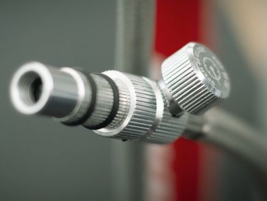 SKS Rennkompressor Suspension kaksivaiheinen Schrader-venttiililiitin