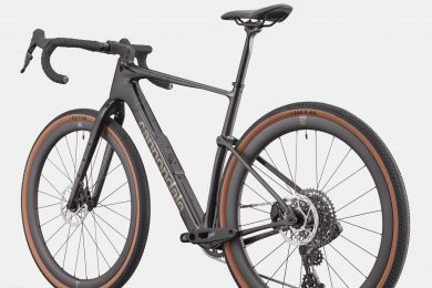 Cannondale Topstone Carbon 1 AXS KingPin-takajoustolla soratieajoon