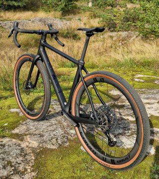 Pivot Vault Team Force/GX Wide Range AXS MEDIUM Stealth Gravel-pyörä