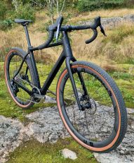 Pivot Vault Team Force/GX Wide Range AXS MEDIUM Stealth Gravel-pyörä