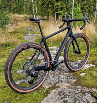 Pivot Vault Team Force/GX Wide Range AXS MEDIUM Stealth Gravel-pyörä