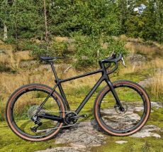 Pivot Vault Team Force/GX Wide Range AXS MEDIUM Stealth Gravel-pyörä