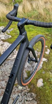 Pivot Vault Team Force/GX Wide Range AXS MEDIUM Stealth Gravel-pyörä