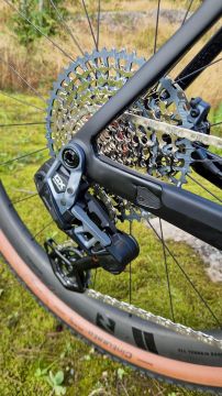 Pivot Vault Team Force/GX Wide Range AXS MEDIUM Stealth Gravel-pyörä